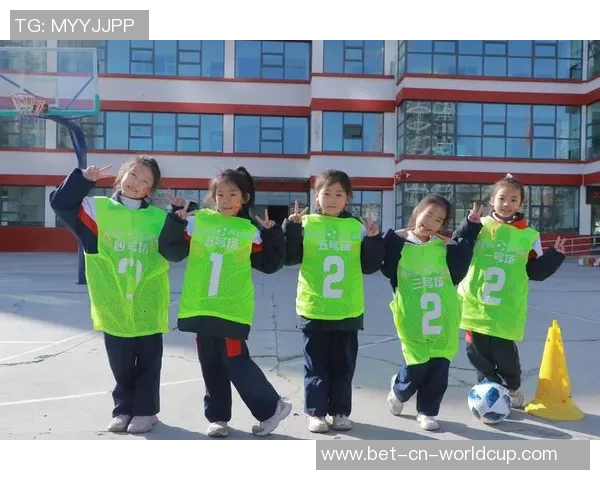 小小足球赛的欢声笑语与团队精神的完美结合 小小足球赛的欢声笑语与团队精神的完美结合